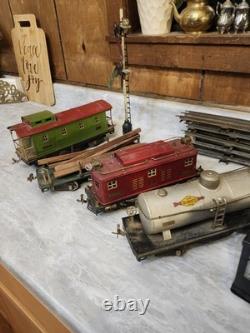 1930s Lionel Train Set Pre-War Era No 8E Super Motor. Standared Track