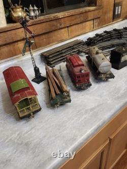1930s Lionel Train Set Pre-War Era No 8E Super Motor. Standared Track