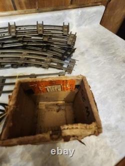 1930s Lionel Train Set Pre-War Era No 8E Super Motor. Standared Track