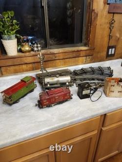 1930s Lionel Train Set Pre-War Era No 8E Super Motor. Standared Track