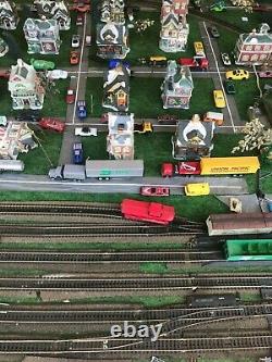6x8 bench Ho gauge train set(includes tracks, houses, etc. /Train not included)