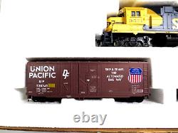Athearn Authentic HO Scale GP38-2 Freight Train Set