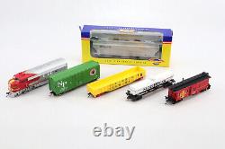 Athearn The Warbonnet Xpress Train Set C8, HO With Extra Track & Genesis Box Car