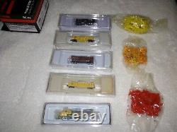Azl z scale set, power adaptor, train controller, engine, 4 cars. Rokuhan track