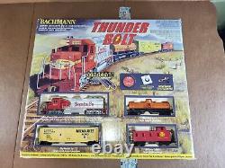 Bachman HO Scale Electric Train Set Santa Fe Thunderbolt with E-Z Track System