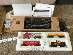 Bachmann 00647 Santa FE Flyer HO Scale Electric Train Set, Track, & Cars. Nice