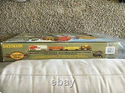 Bachmann 00647 Santa FE Flyer HO Scale Electric Train Set, Track, & Cars. Nice