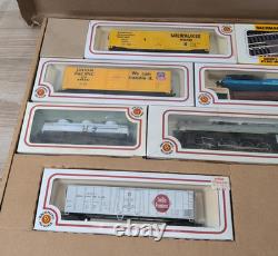 Bachmann HO Scale Overland Limited Santa Fe Railroad Vintage Model Train Set