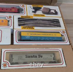 Bachmann HO Scale Overland Limited Santa Fe Railroad Vintage Model Train Set