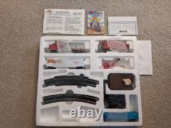 Bachmann Mainstreet Express Santa FE HO Scale Train Set. 3X3 Circle Track. New