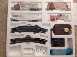 Bachmann Mainstreet Express Santa FE HO Scale Train Set. 3X3 Circle Track. New