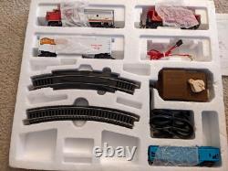 Bachmann Mainstreet Express Santa FE HO Scale Train Set. 3X3 Circle Track. New