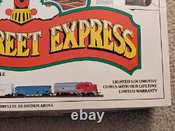 Bachmann Mainstreet Express Santa FE HO Scale Train Set. 3X3 Circle Track. New