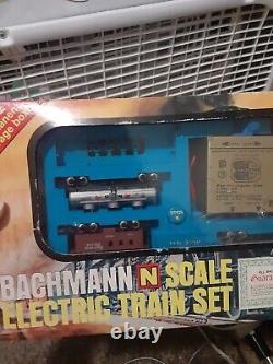 Bachmann N Scale Electric Train Set With Extra Train Tracks Power Pack and 4Cars