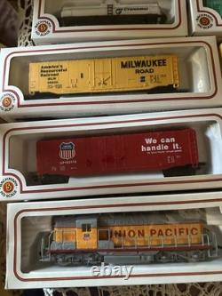 Bachmann Pacific Express Train Set Diesel Engine With7 Cars, Power Pack, Bridges
