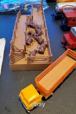 Box Lot Of Ho Scale Tyco Train Cars & Locomotive Track Rails + Misc Die Cast