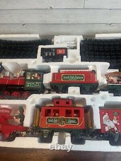 EZTEC North Pole Express Radio Control Christmas Train Set w Tracks in Box 37260