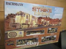 HO BACHMANN STRIKE FORCE ELECTRIC TRAIN SET With E-Z TRACK SYSTEM GP40 Diesel Loco