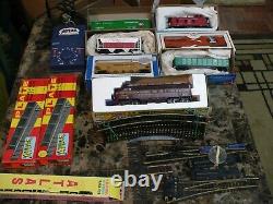HO Scale Train Set Pennsylvania RR Diesel with 6 cars, Power Pack, Track, Station