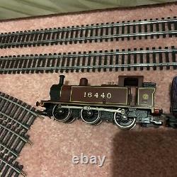 Hornby 00 Guage High Speed Train Set, Locomotives, Extra Track And Carriages