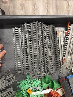 Jakks Pacific 2012 Train Set / Lot 100+ Pieces Trains Tracks Parts ETC