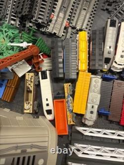 Jakks Pacific 2012 Train Set / Lot 100+ Pieces Trains Tracks Parts ETC