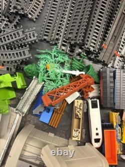 Jakks Pacific 2012 Train Set / Lot 100+ Pieces Trains Tracks Parts ETC