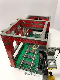 LEGO Train 9V World City Partial Train Engine Shed 10027 + Extra track HTF