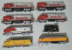 Life-Like HO Scale Train Set Lot. Locomotives, Railcars, Track. Ready to Run