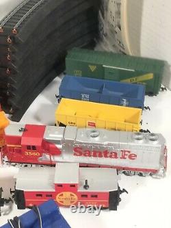 LifeLike Sante Fe Express HO Scale Power Loc Tracks Train Set