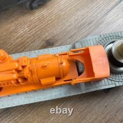 Lionel Electric Train Set Lot Blue Locomotive Red Crane Jersey Central with Tracks