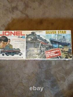 Lionel silver star 0-27 gauge train set does no include track in very nice shape