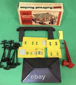 Marx Happi-Time Electric Train Set NYC #400 Steam Loco, Tin Cars Station Track