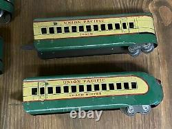 Marx M10000 Union Pacific Electric Streamliner TRAIN SET GREEN AND CREAM TRACK