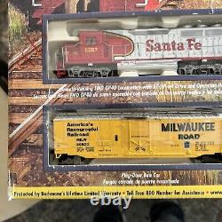 NEW Bachman HO Scale Electric Train Set Santa Fe Thunderbolt with E-Z Track System