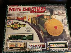 NEW Bachman white christmas express Ho Scale E-Z Track Holiday Train Set