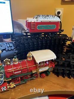 New Bright Happy Holidays Train Set. 1986 5 Extra Cars and 34 Track's