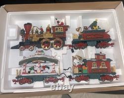 The HOLIDAY EXPRESS Animated Christmas Train Set #384 Extra Track 8 Cars