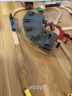 Thomas & Friends Train Wooden Railway Roundhouse Shed Train & Track Set