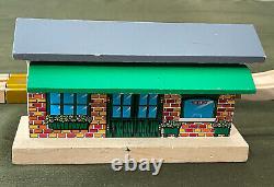 Thomas & Friends Wooden Railway 60th Anniversary Train Set Lot A Gold Track