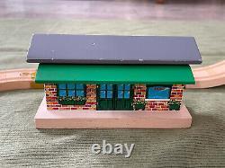 Thomas & Friends Wooden Railway 60th Anniversary Train Set Lot Gold Track