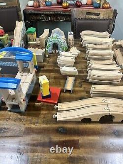 Thomas Train wood train Tracks 84 bridges, Buildings and More 8 Train Cars