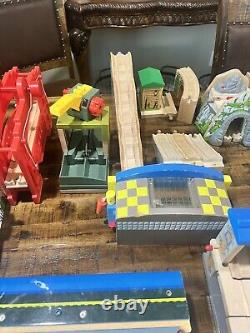 Thomas Train wood train Tracks 84 bridges, Buildings and More 8 Train Cars