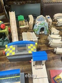 Thomas Train wood train Tracks 84 bridges, Buildings and More 8 Train Cars