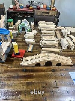 Thomas Train wood train Tracks 84 bridges, Buildings and More 8 Train Cars