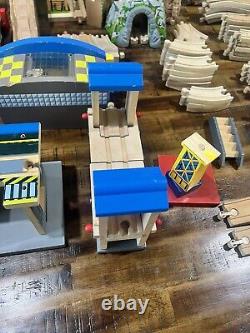 Thomas Train wood train Tracks 84 bridges, Buildings and More 8 Train Cars