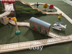 Thomas Wooden Railway MOUNTAIN TUNNEL TRAIN SET Clickity Clack Tracks Complete