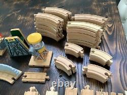 Thomas the train and friends wooden track cars engines 150 piece lot set railway