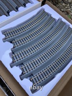Trump Train Set Huge Track Lot HO Scale railroad Engine 6 cars