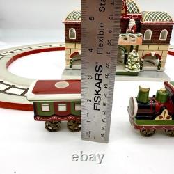 Villeroy & Boch Toy's Village Christmas Train Station Track Set Santa Porcelain